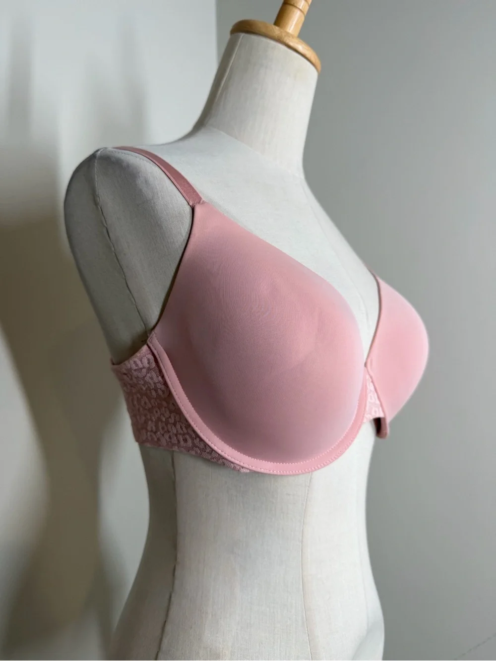 Victoria’s Secret Dusty Pink Lace -SZ 36D- Underwired Bra